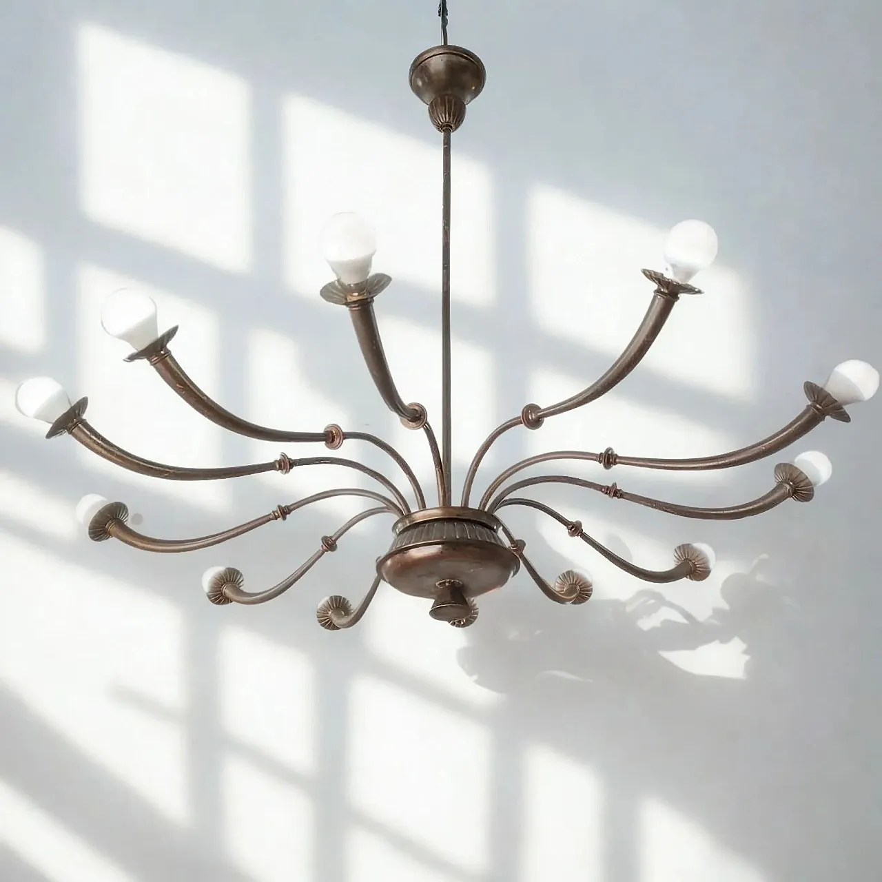 Lampadario a 12 luci in ottone Azucena di Caccia Dominioni, anni 50 8