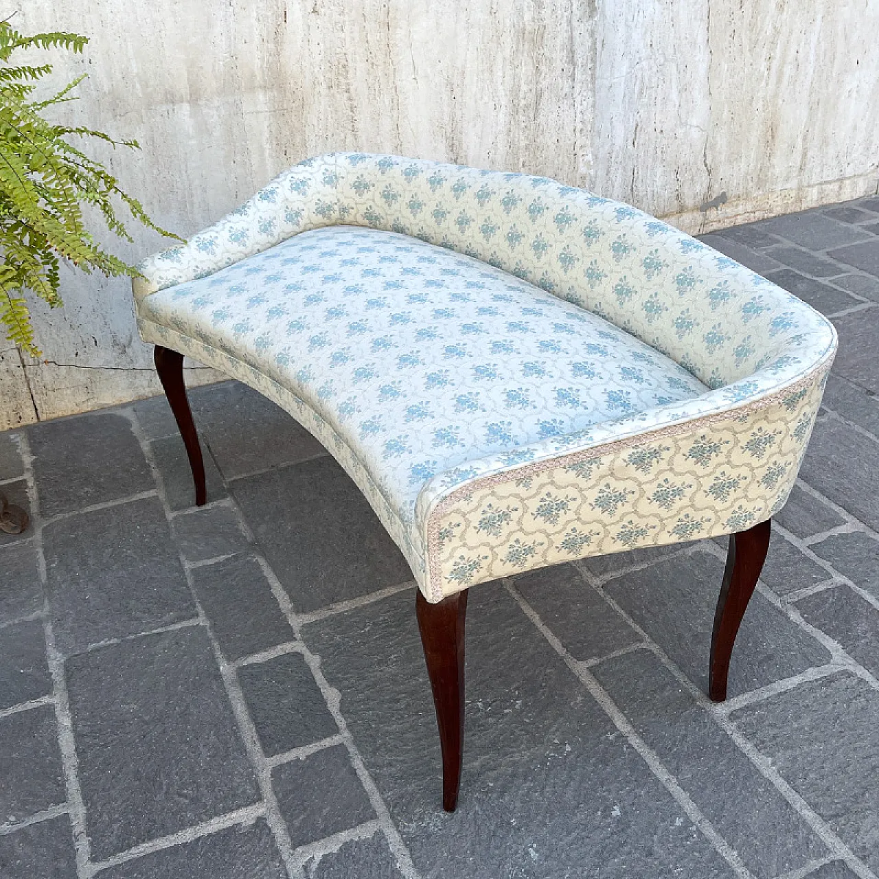 Set da letto con sedie imbottite e divanetto, Italia, anni '50 3