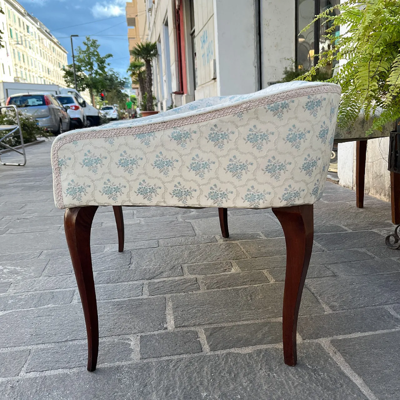 Set da letto con sedie imbottite e divanetto, Italia, anni '50 11