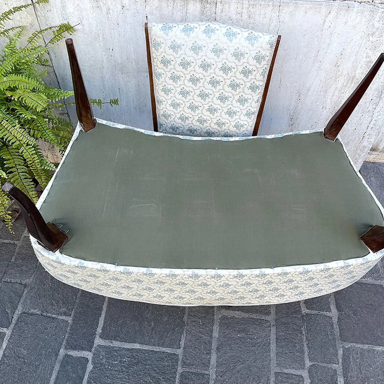 Set da letto con sedie imbottite e divanetto, Italia, anni '50 12