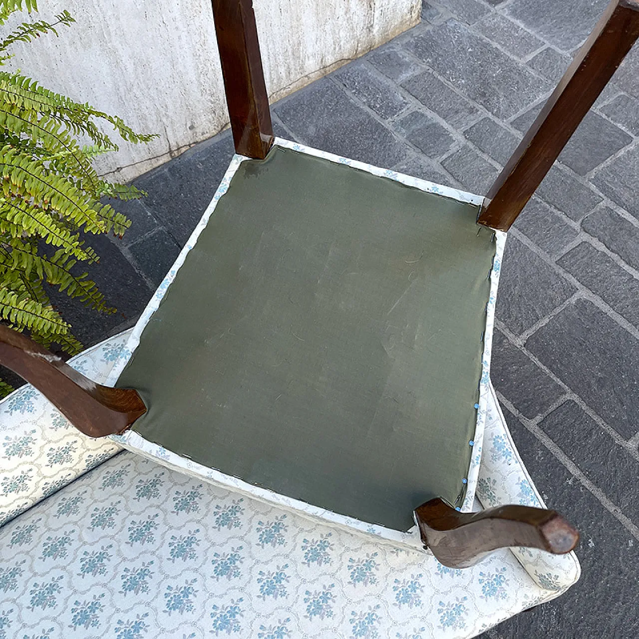 Set da letto con sedie imbottite e divanetto, Italia, anni '50 13