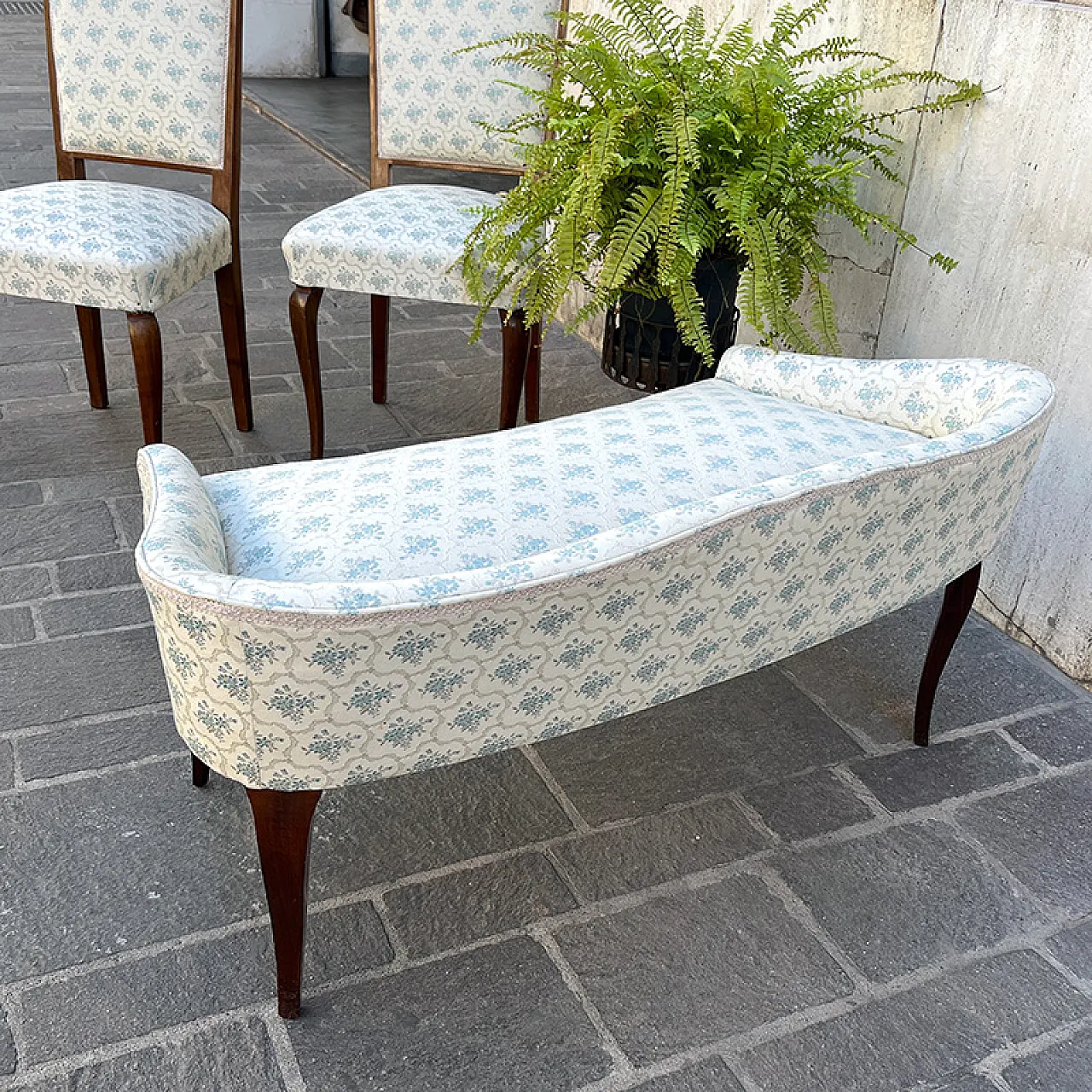 Set da letto con sedie imbottite e divanetto, Italia, anni '50 14