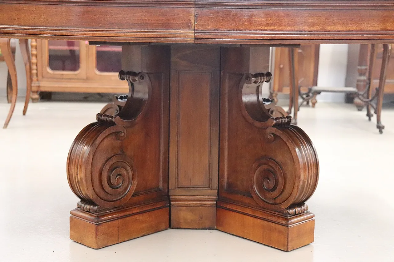 Walnut extensible table, 19th century 2