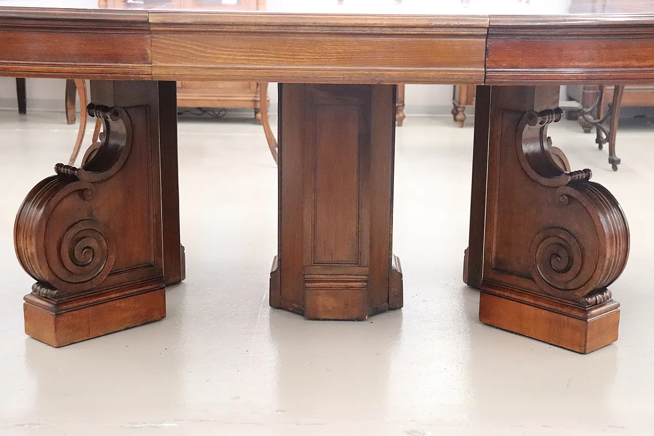 Walnut extensible table, 19th century 12