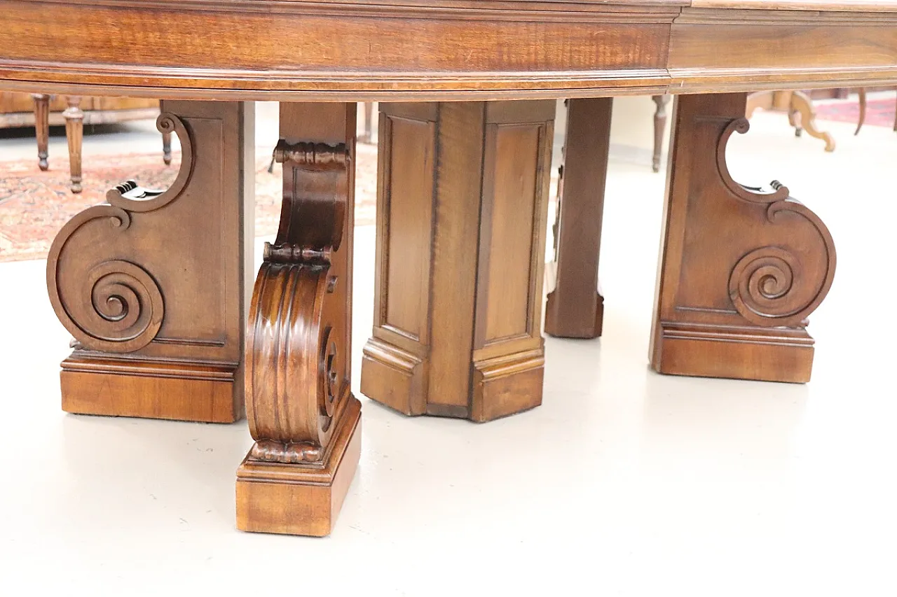 Walnut extensible table, 19th century 13