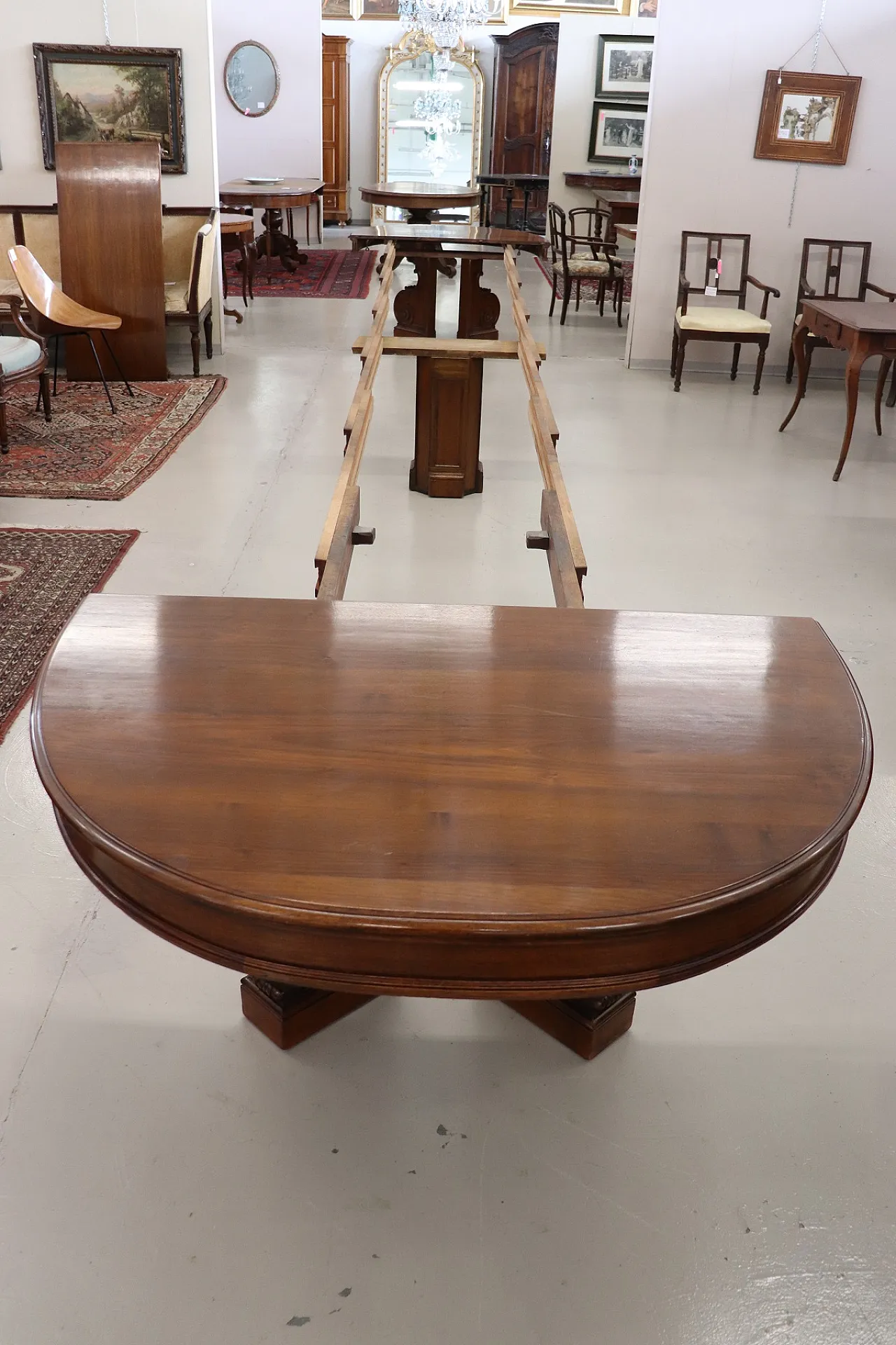 Walnut extensible table, 19th century 15