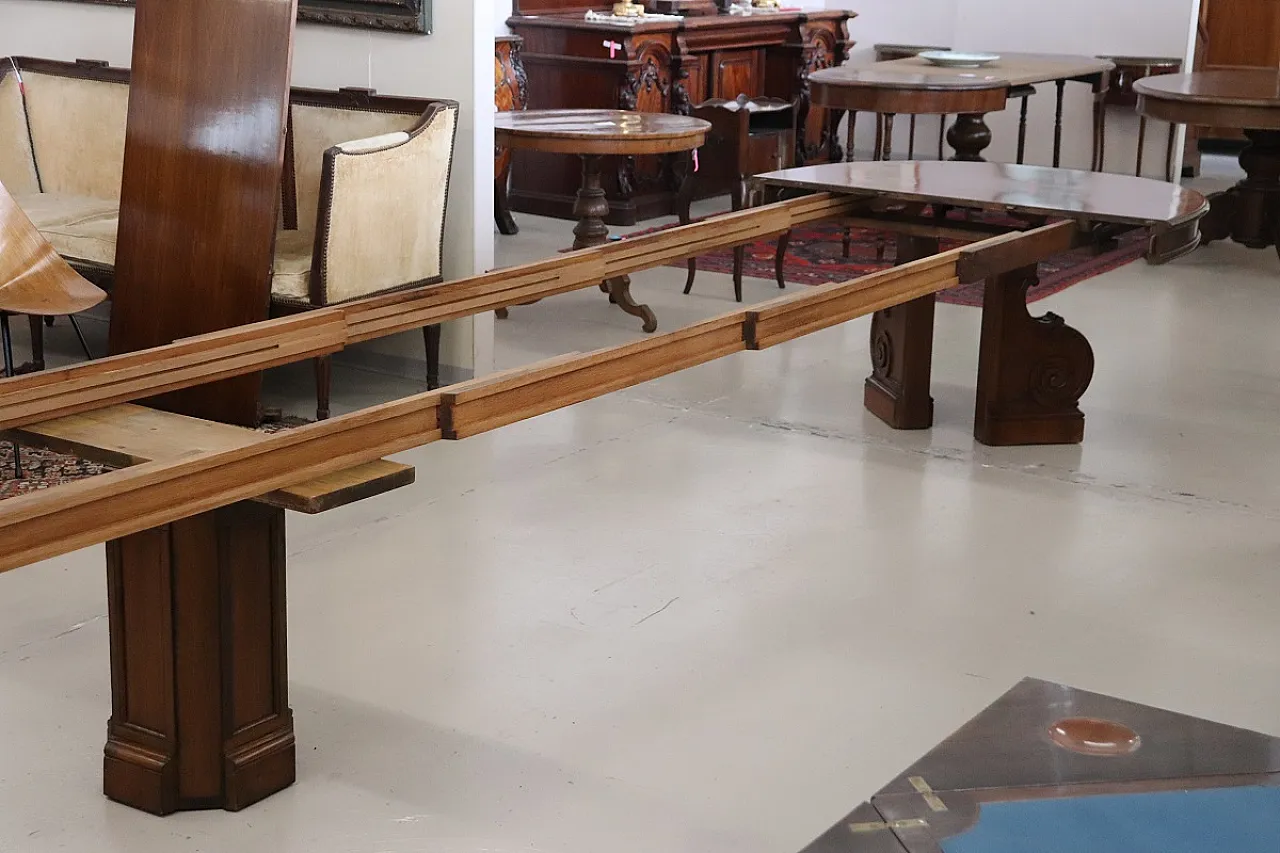 Walnut extensible table, 19th century 16