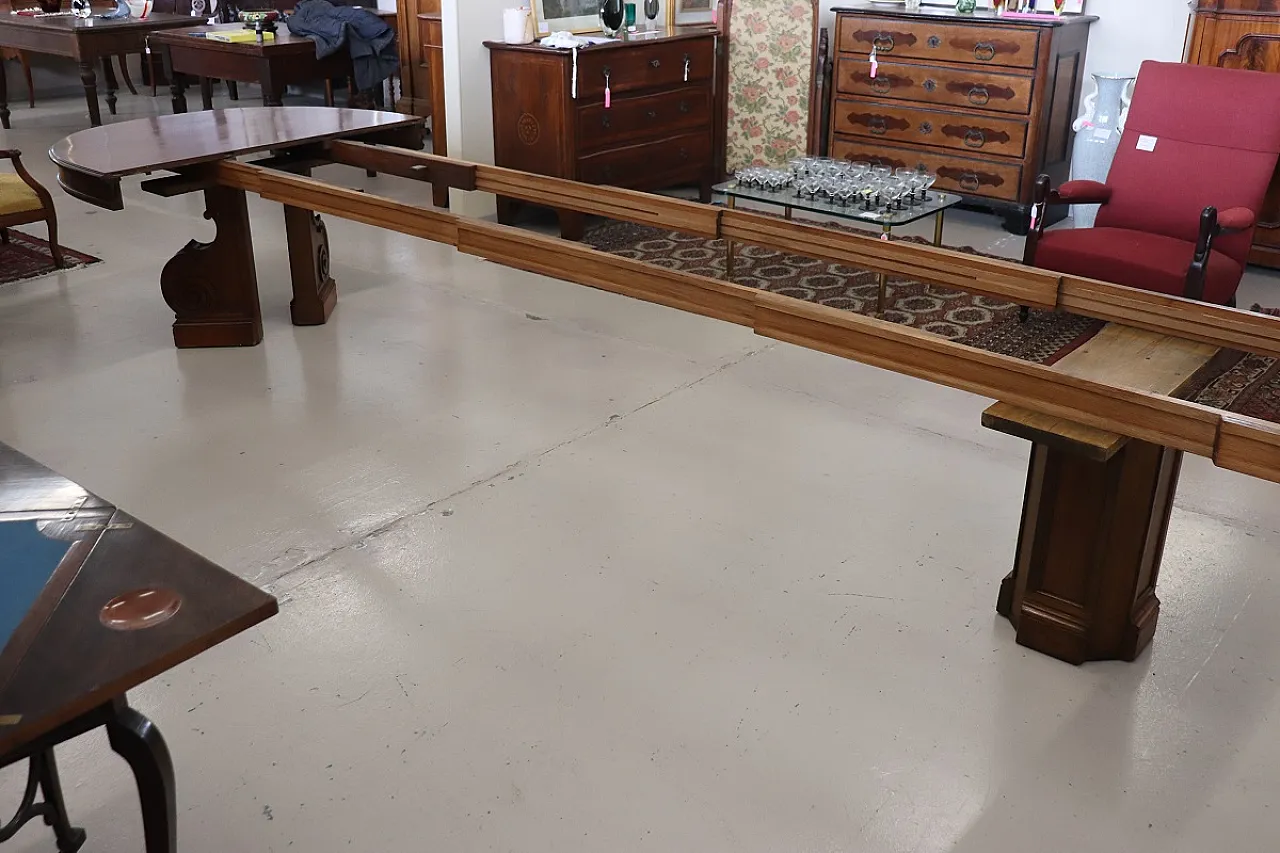 Walnut extensible table, 19th century 17