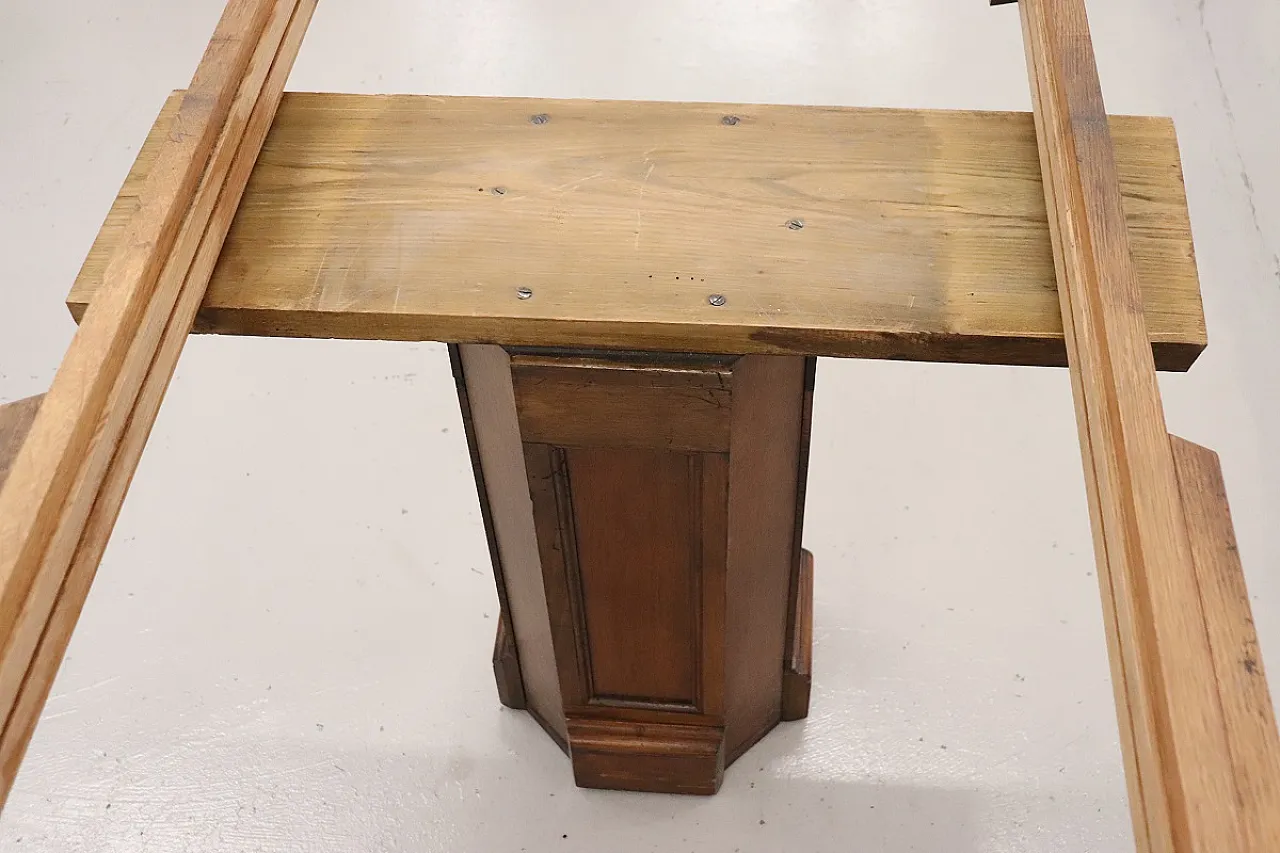 Walnut extensible table, 19th century 19
