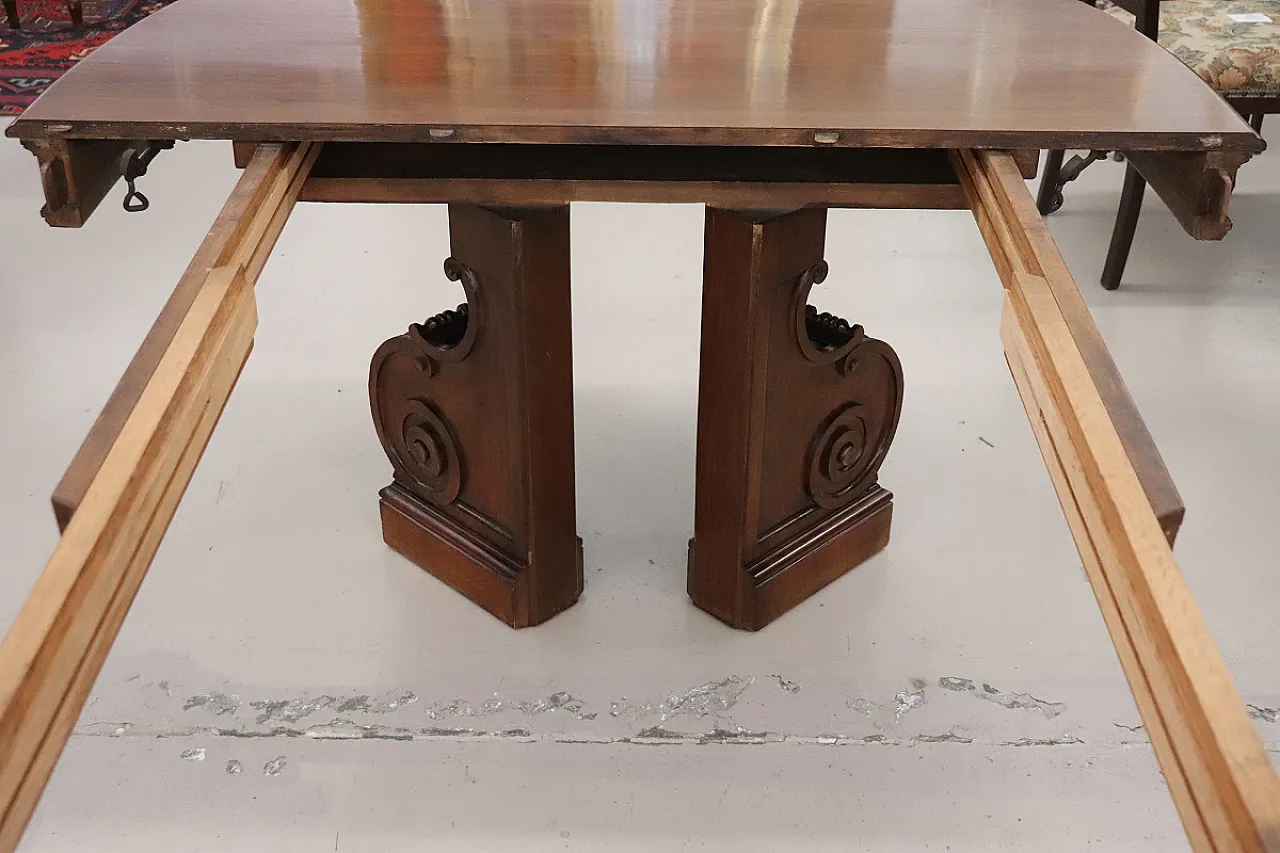 Walnut extensible table, 19th century 21