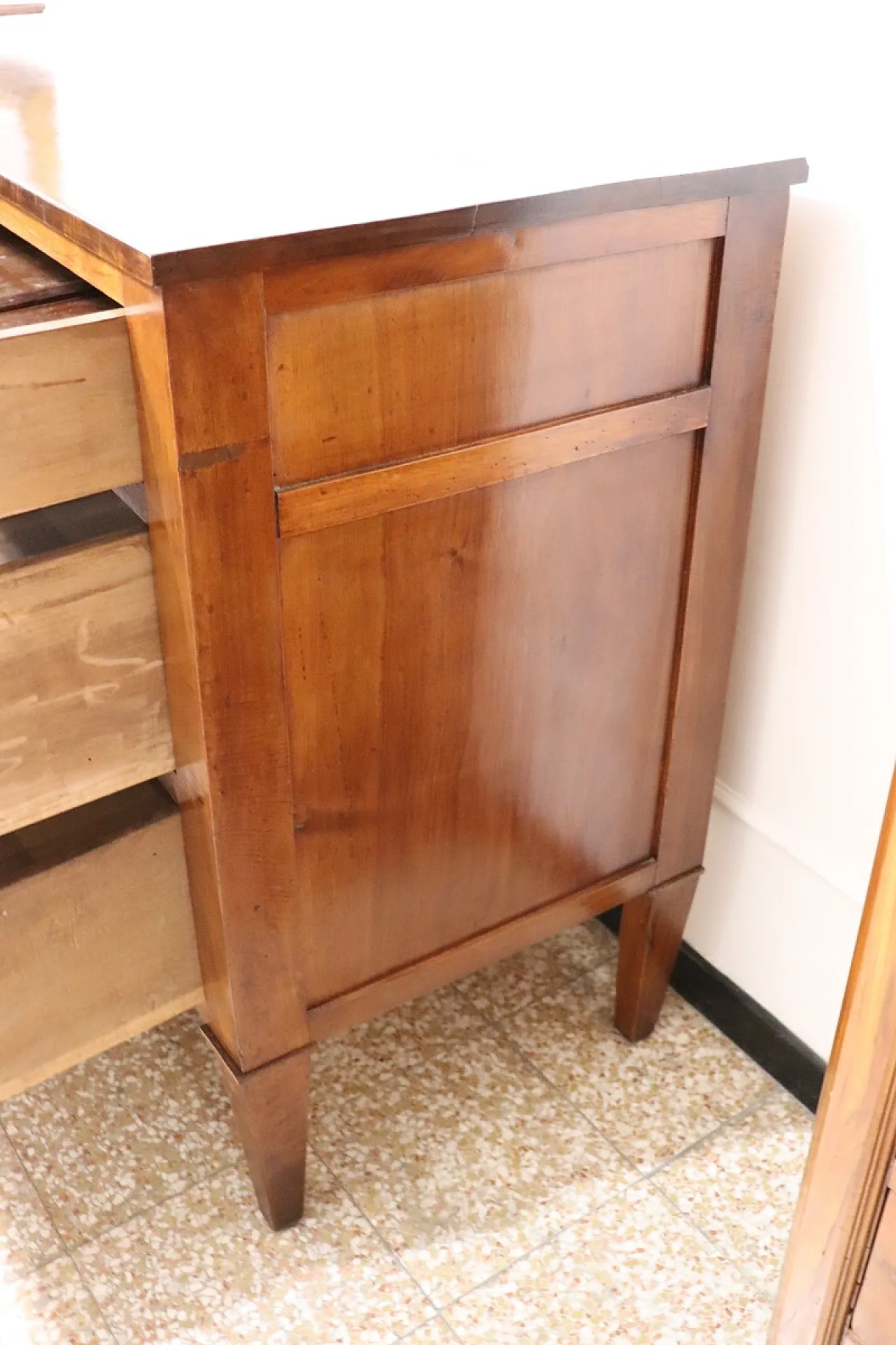 Comò antico in noce massello, '700 restaurato 7