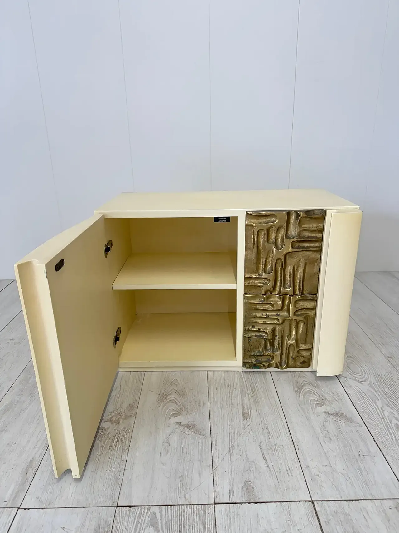 Pair of Cinzia bedside tables by Frigerio for Frigerio di Desio, 1970s 9