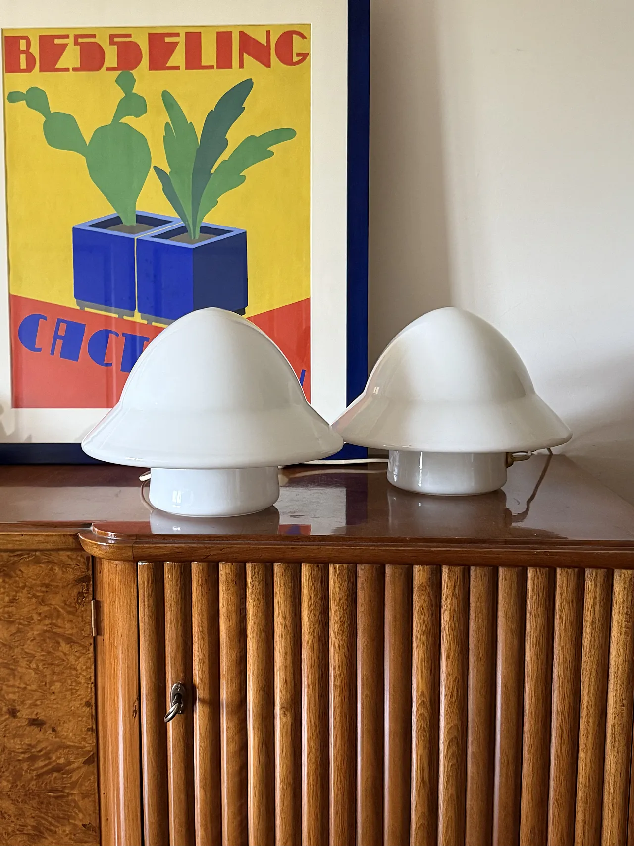 Coppia di lampade da tavolo in vetro opalino, anni '70 3