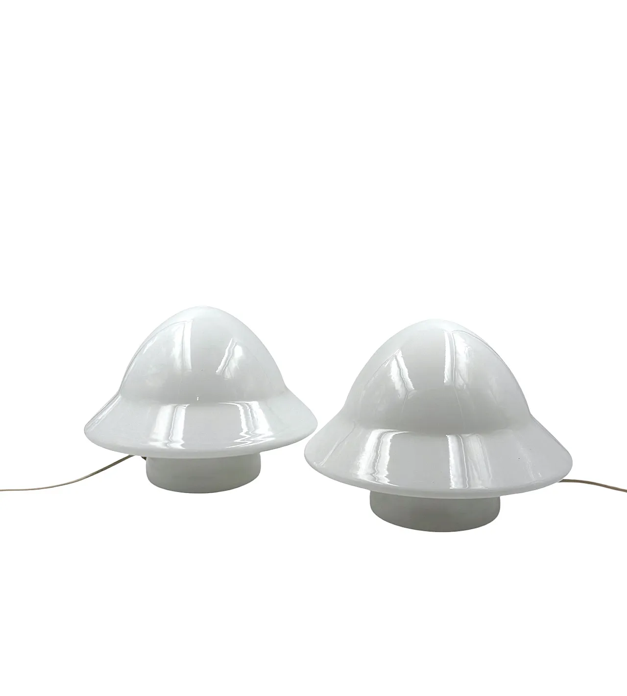 Coppia di lampade da tavolo in vetro opalino, anni '70 4