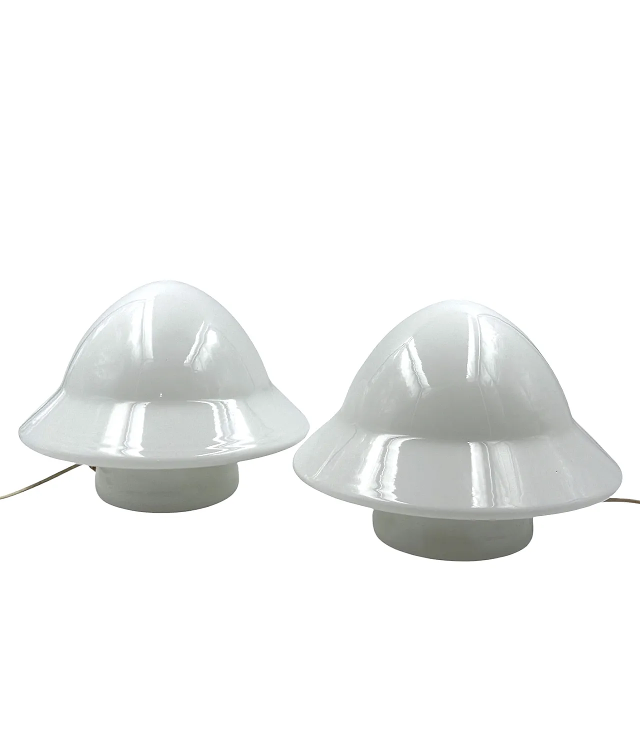 Coppia di lampade da tavolo in vetro opalino, anni '70 8