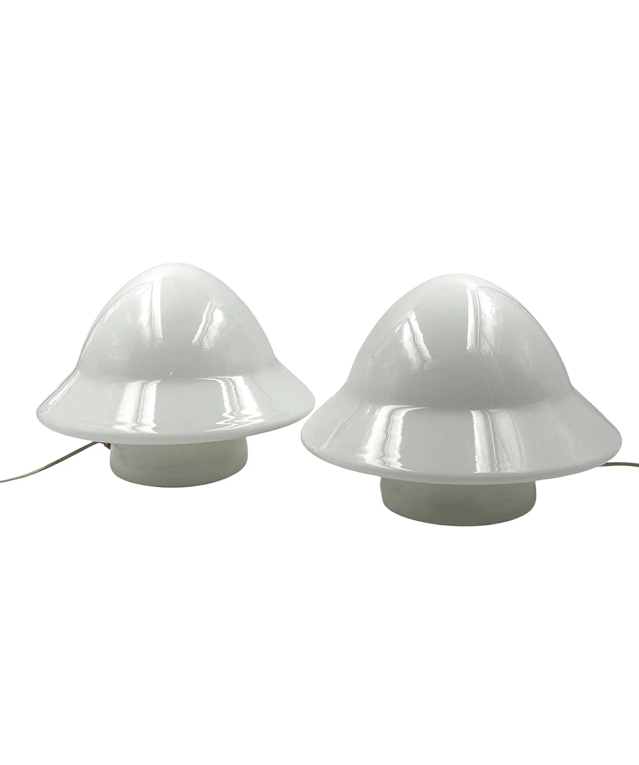 Coppia di lampade da tavolo in vetro opalino, anni '70 9