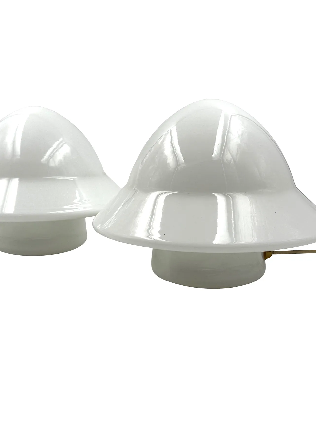 Coppia di lampade da tavolo in vetro opalino, anni '70 10
