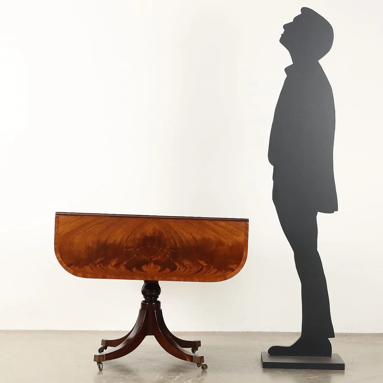 Mahogany table with drawer and castors, early 20th century 2