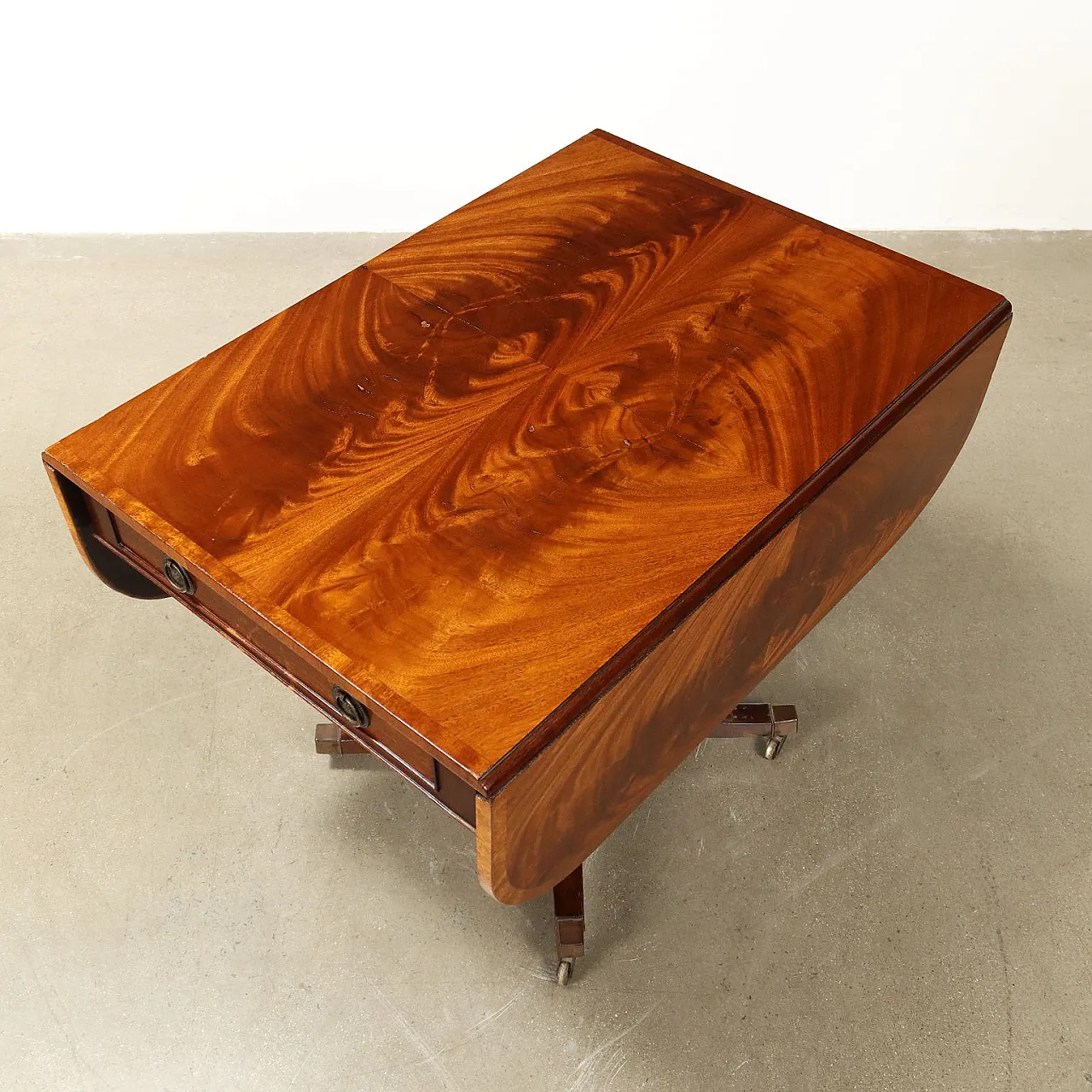 Mahogany table with drawer and castors, early 20th century 4