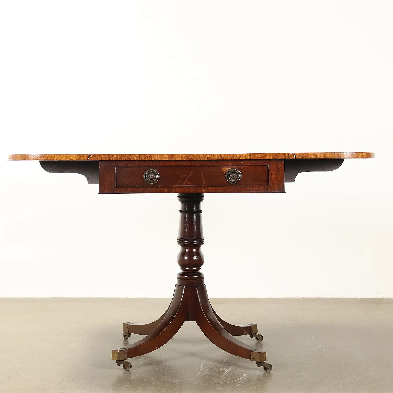 Mahogany table with drawer and castors, early 20th century 5