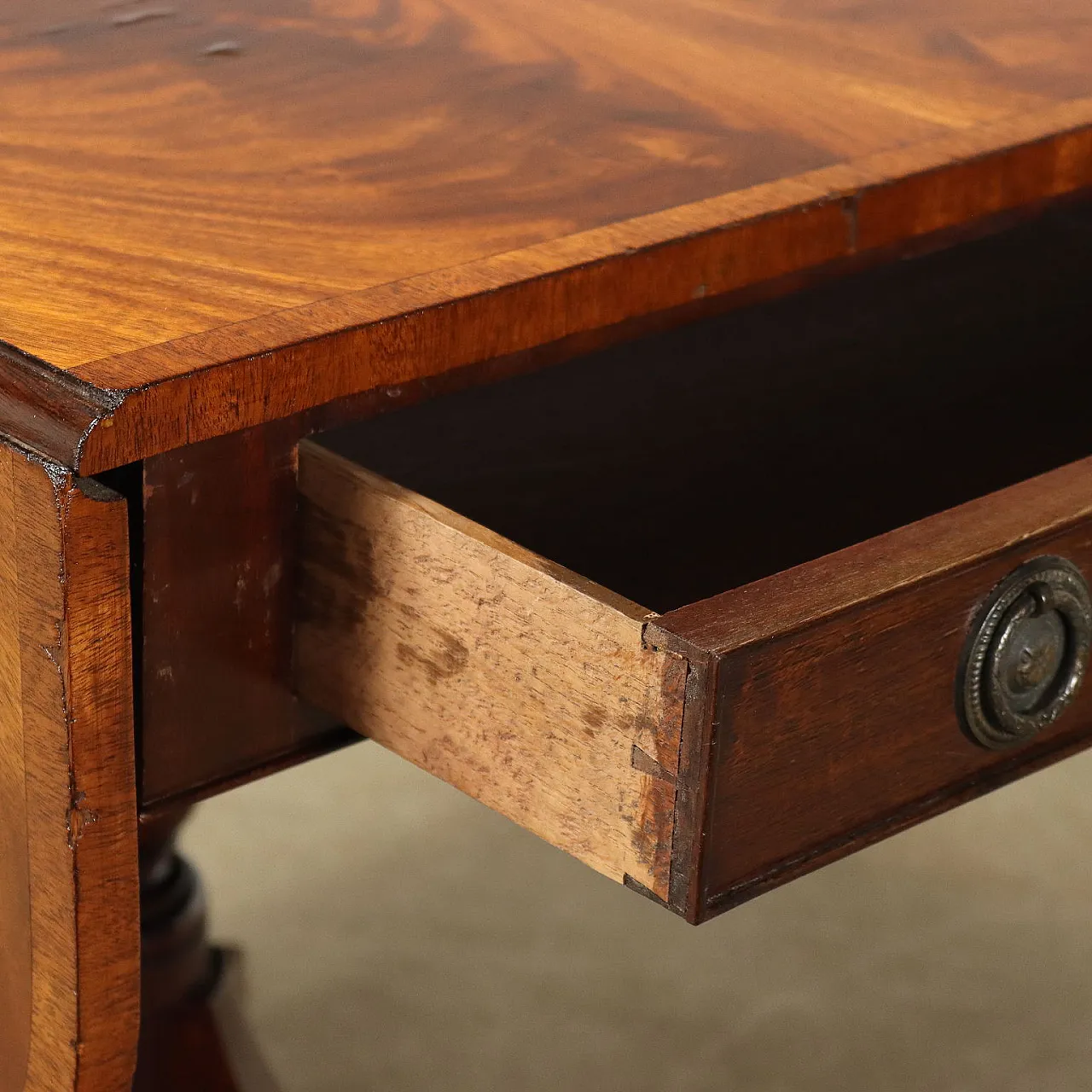 Mahogany table with drawer and castors, early 20th century 7