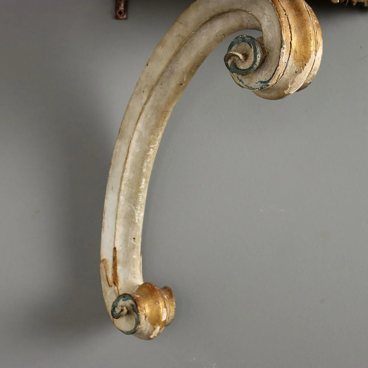 Carved and lacquered wood console table in fake marble, 18th century 3