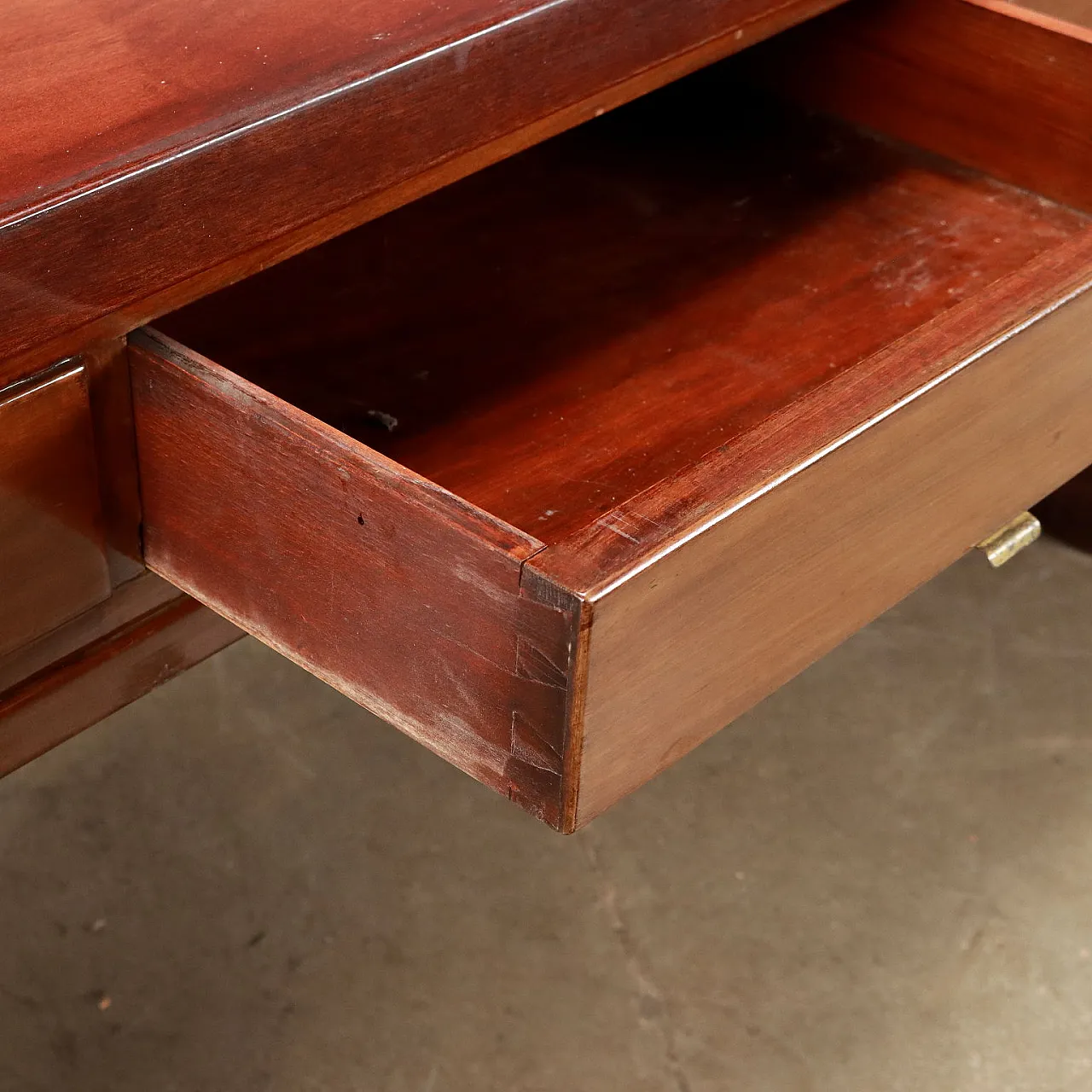 Bancone di negozio in legno impiallacciato mogano, anni '50 7