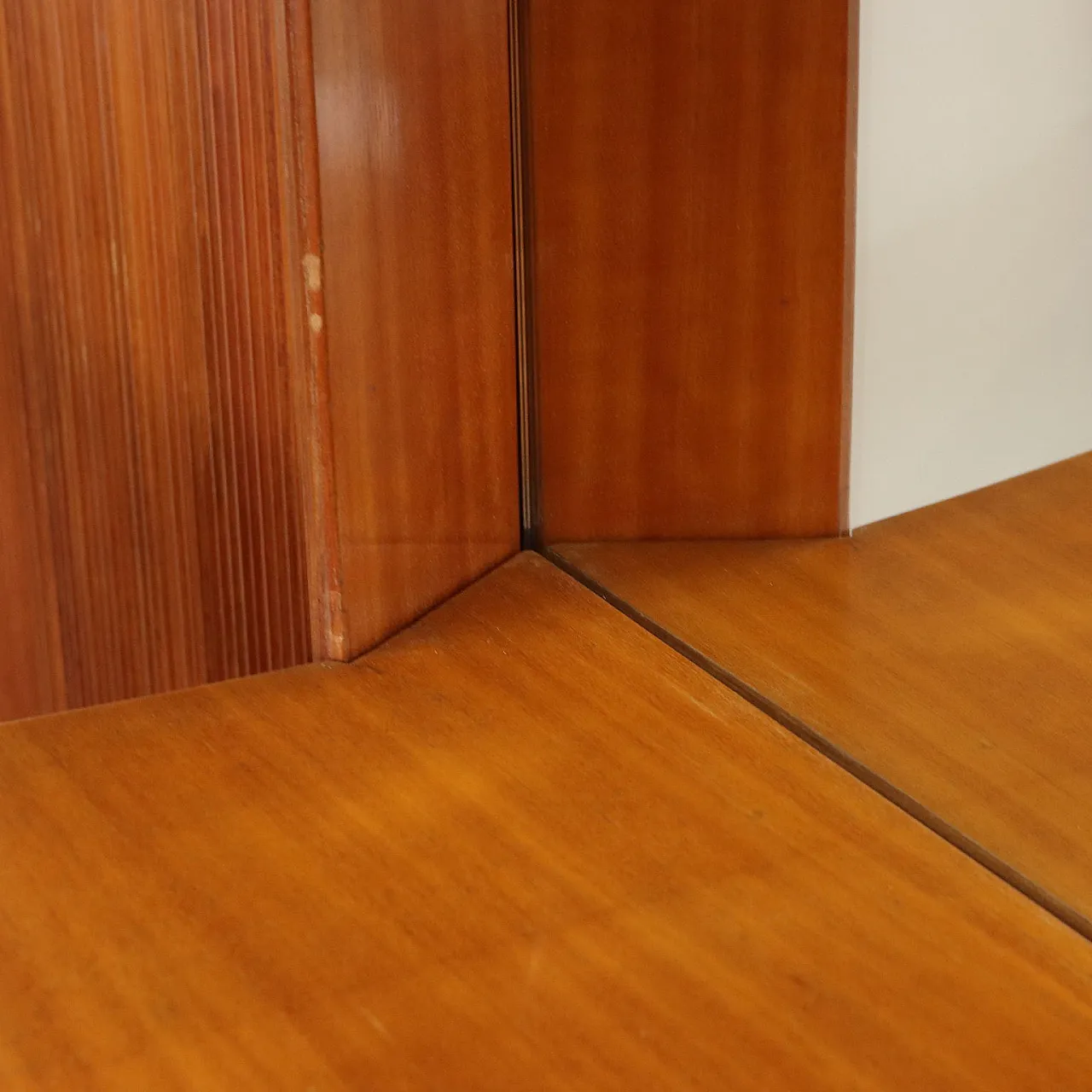 Mobile a parete in legno e alluminio, anni '50 6