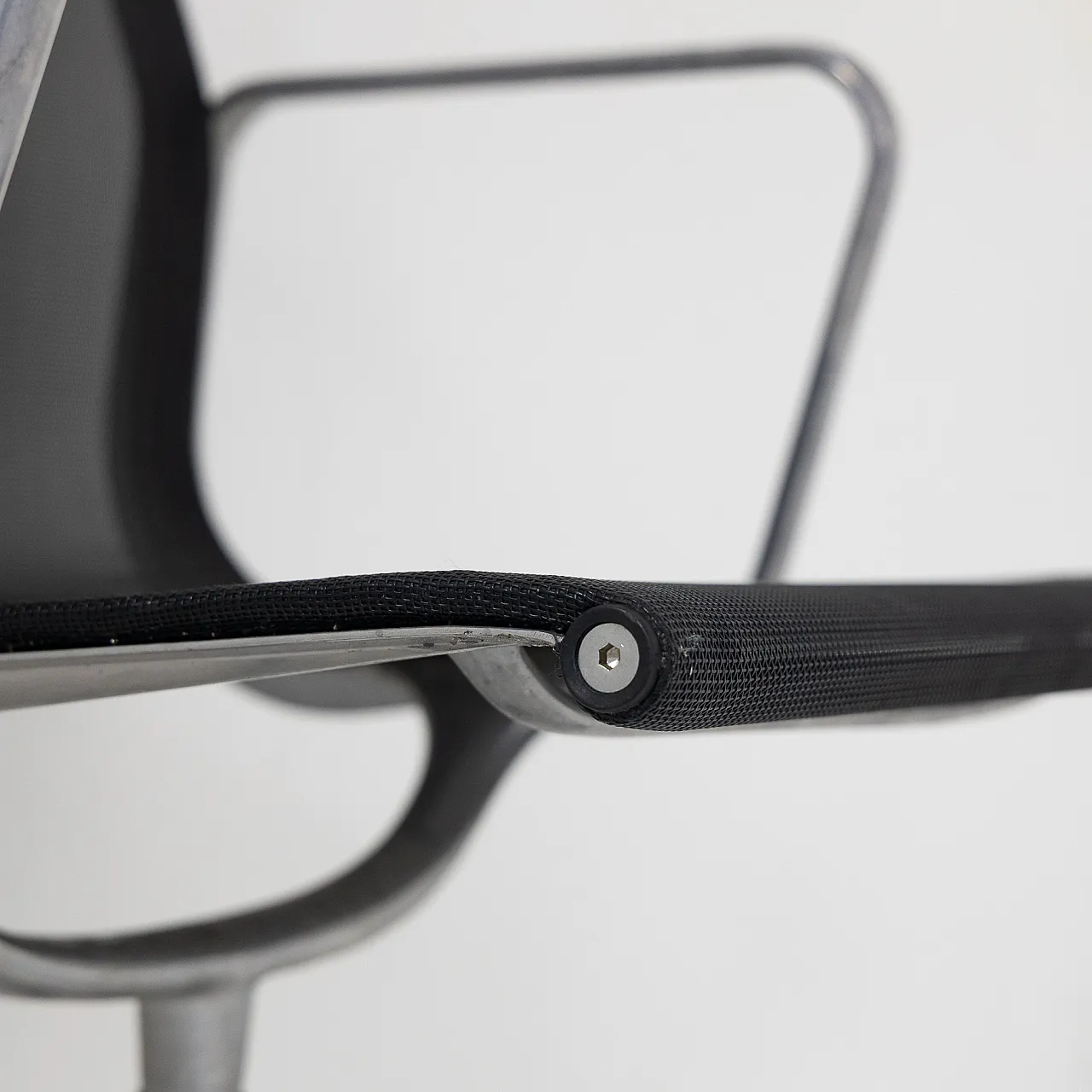 Aluminium Group chair by Charles & Ray Eames for ICF, 1980s 1