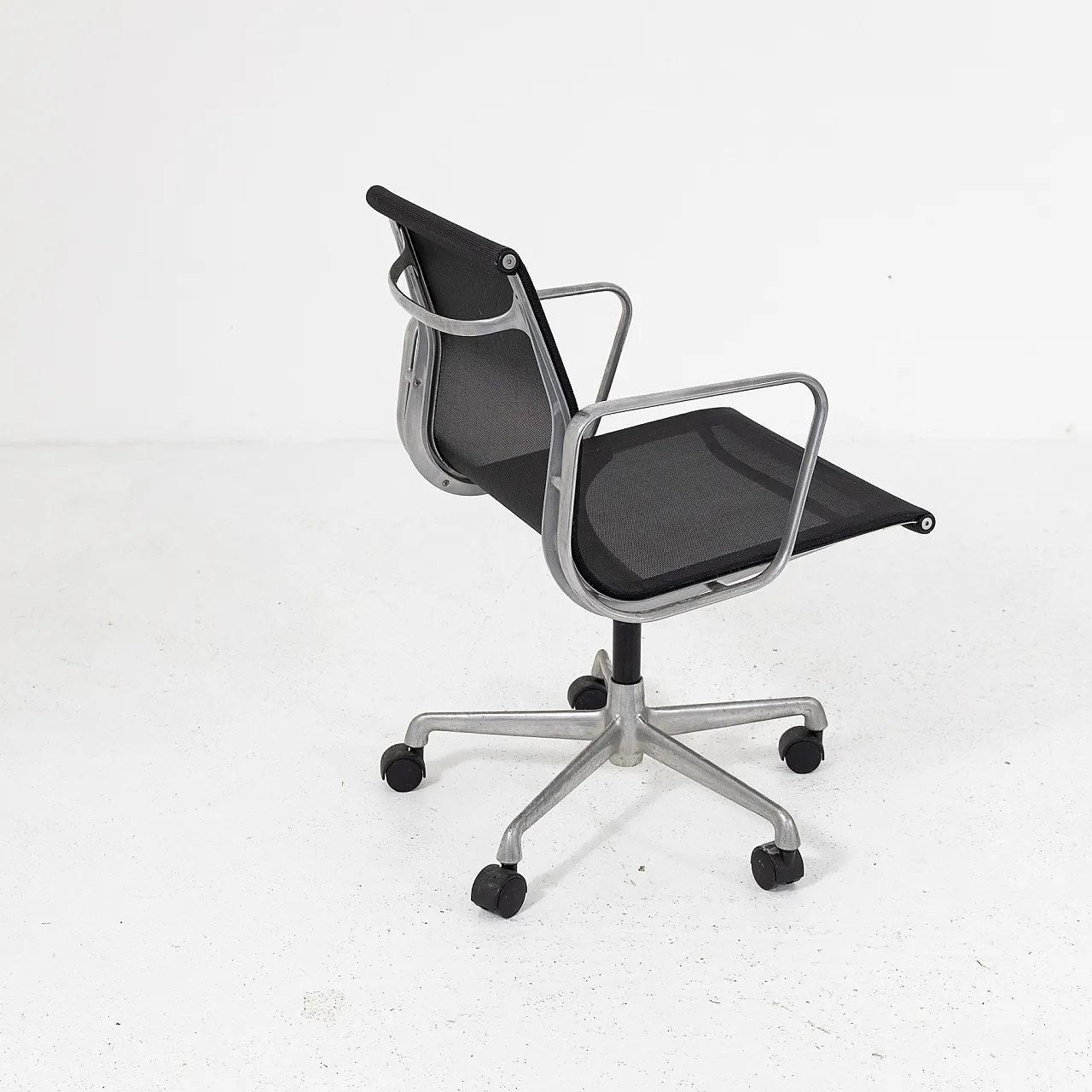 Aluminium Group chair by Charles & Ray Eames for ICF, 1980s 8