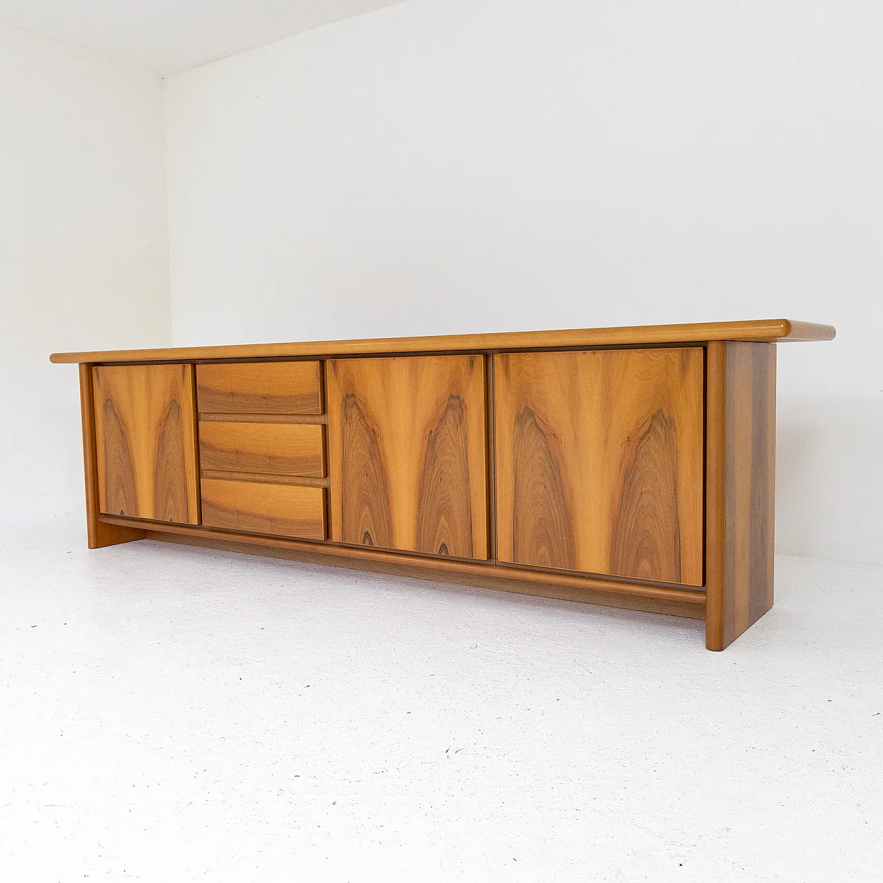 Credenza in noce con ante e cassetti, anni '70 8