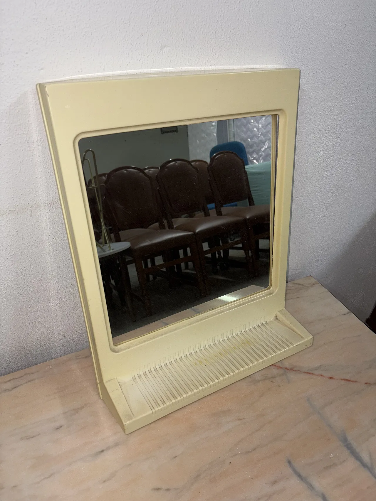Specchio bianco in plastica, anni '70 1