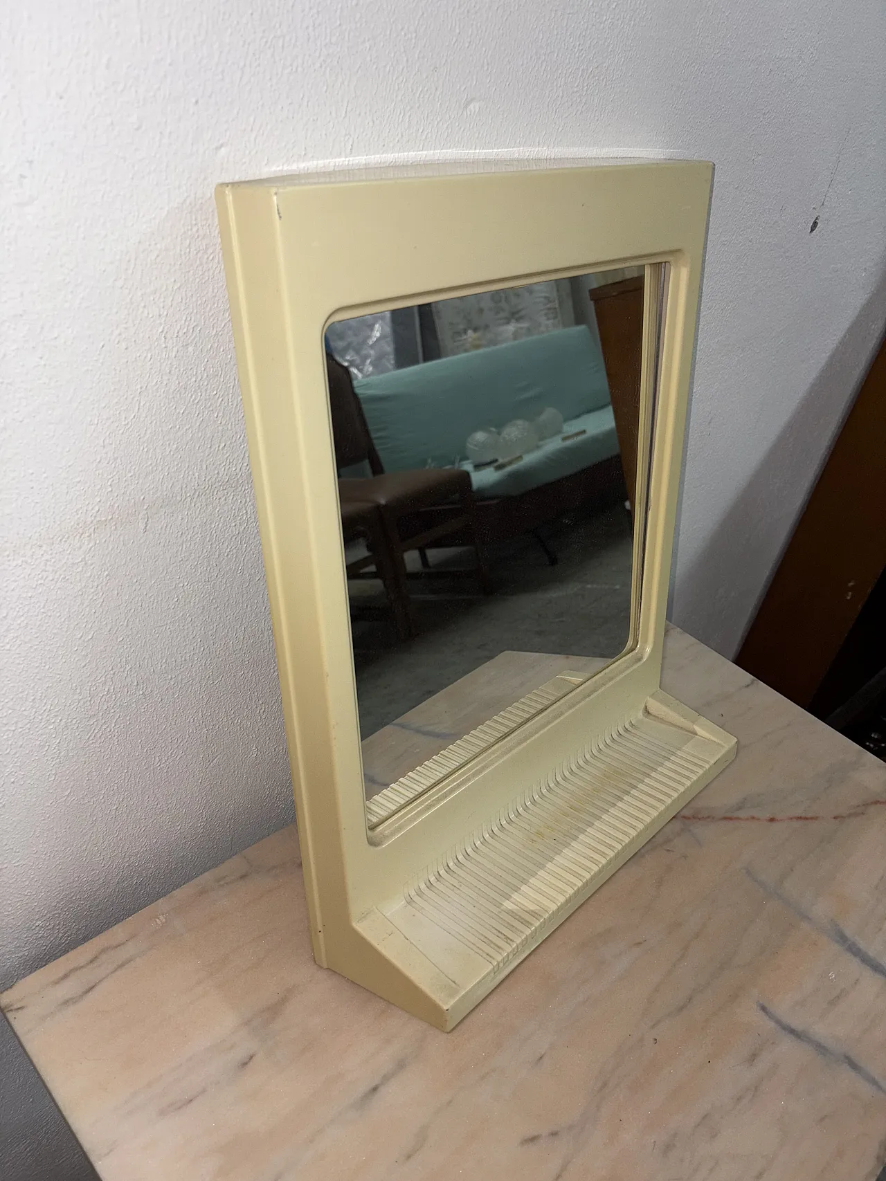 Specchio bianco in plastica, anni '70 2