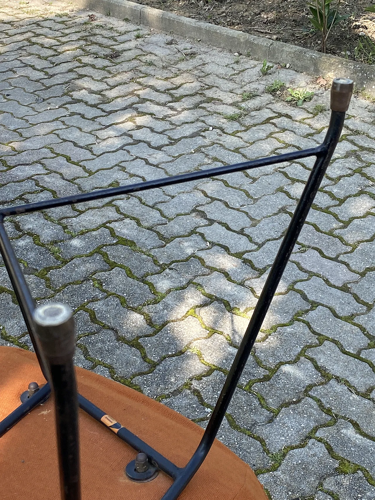 Pair of chairs by Augusto Bozzi for Saporiti, 70s 5