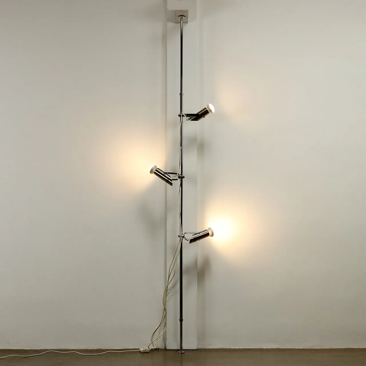 Lampada da terra in metallo cromato e alluminio, anni '70 1