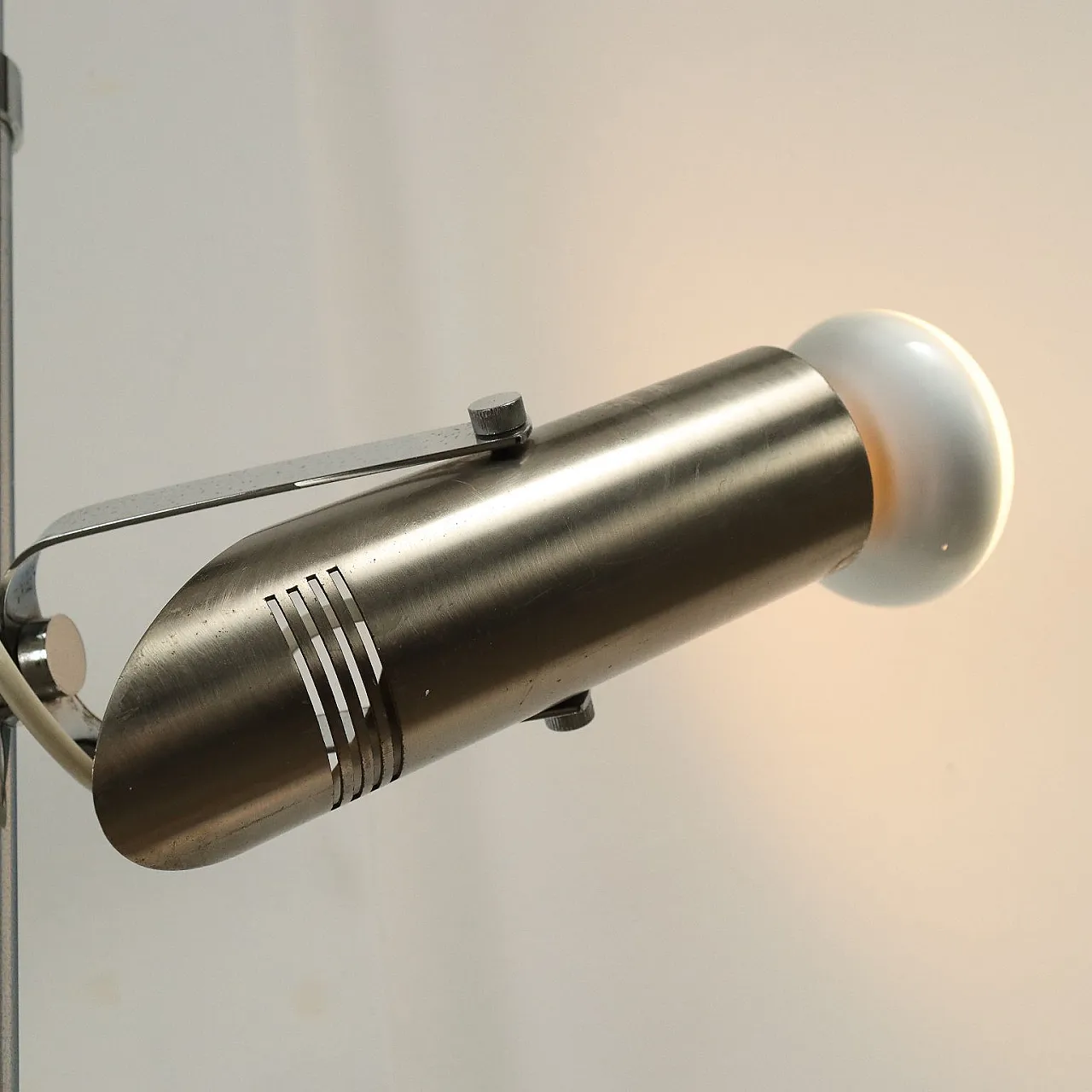 Lampada da terra in metallo cromato e alluminio, anni '70 6