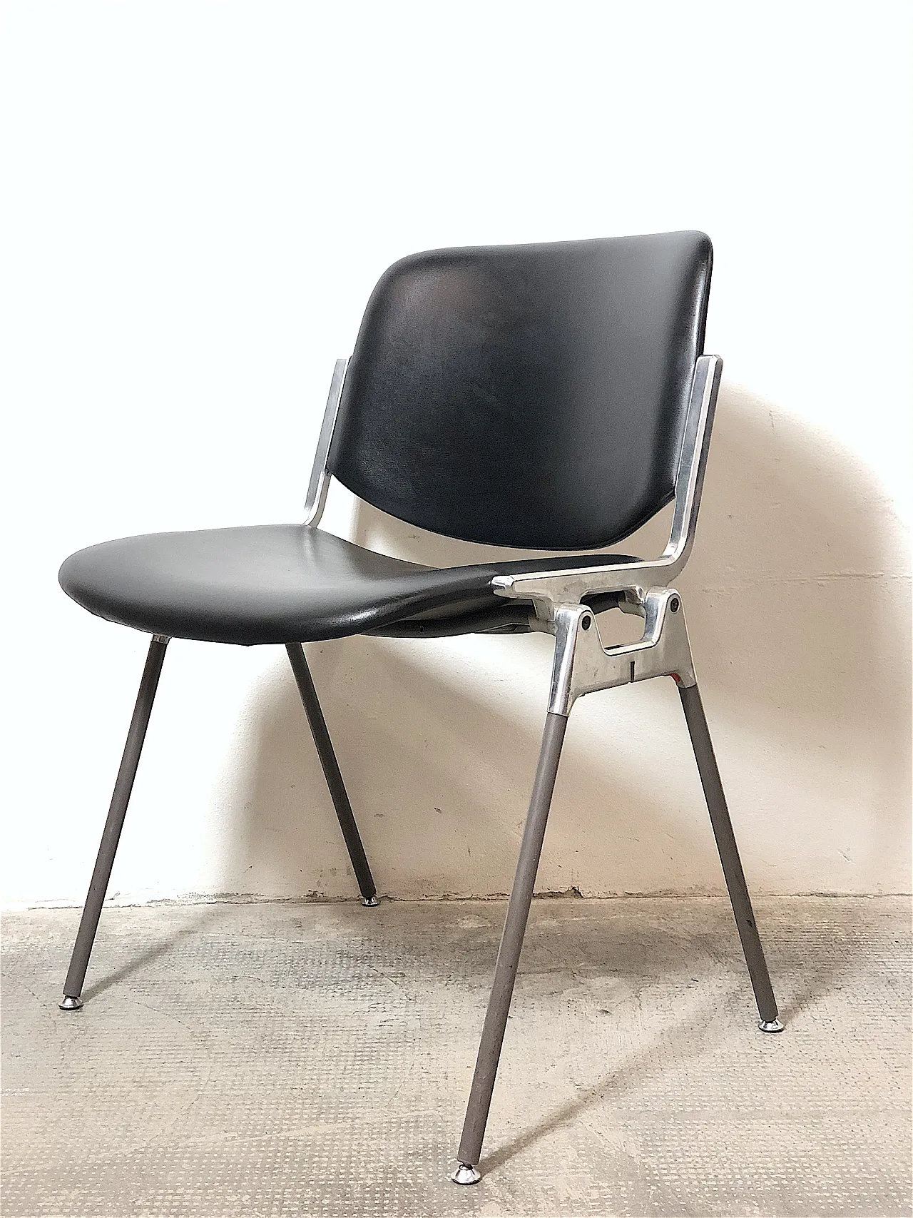 4 chairs DSC 106  by Giancarlo Piretti for Anonima Castelli black, 60s 7