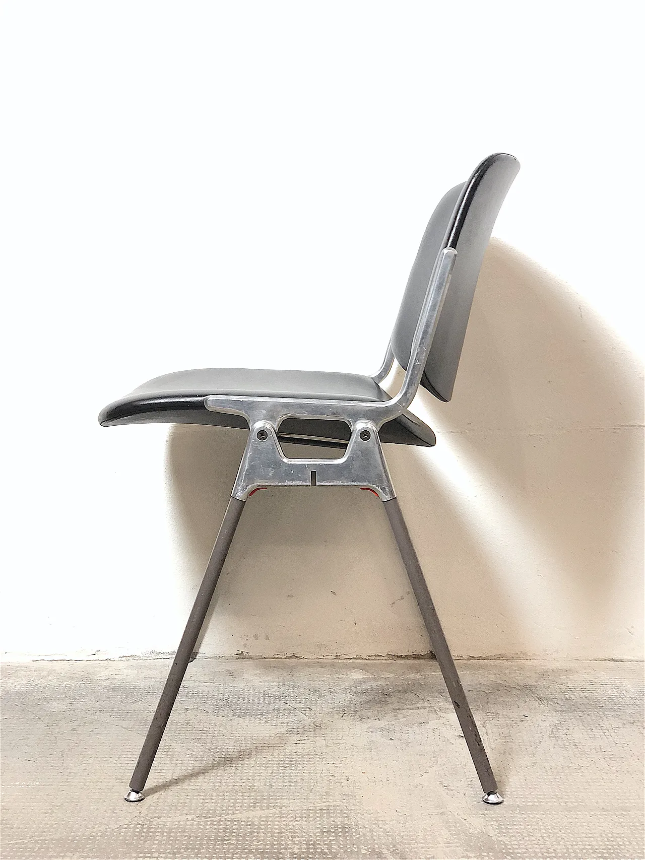 4 chairs DSC 106  by Giancarlo Piretti for Anonima Castelli black, 60s 8