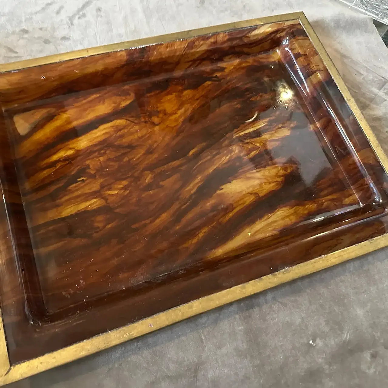 Vassoio in finta tartaruga di Ulderico Cavinato, anni '80 5