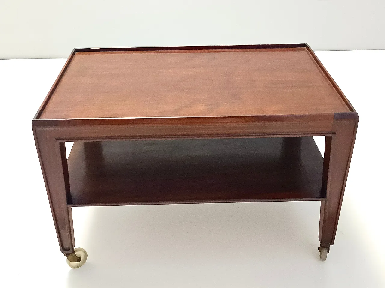 Tavolino rettangolare in noce di Paolo Buffa con rotelle, anni '50 3
