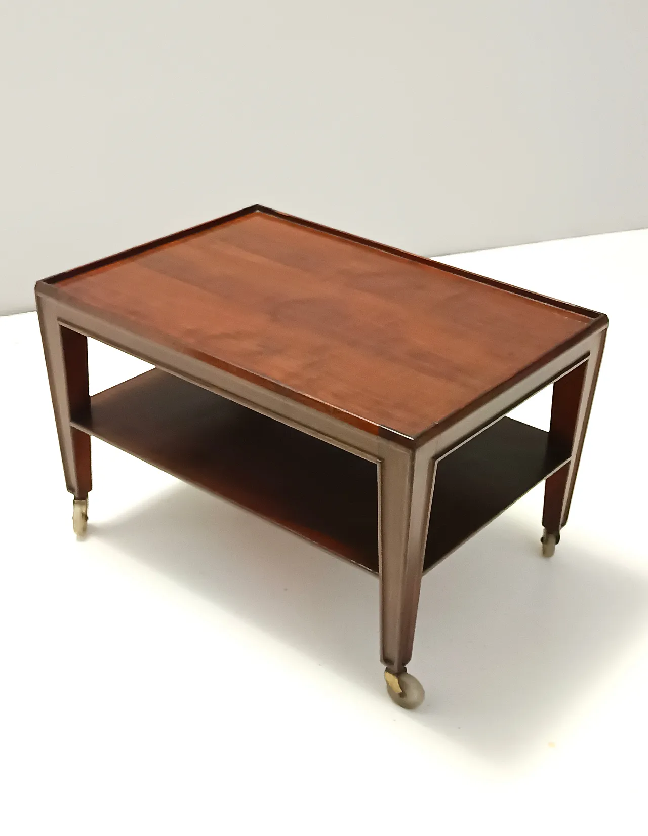 Tavolino rettangolare in noce di Paolo Buffa con rotelle, anni '50 9