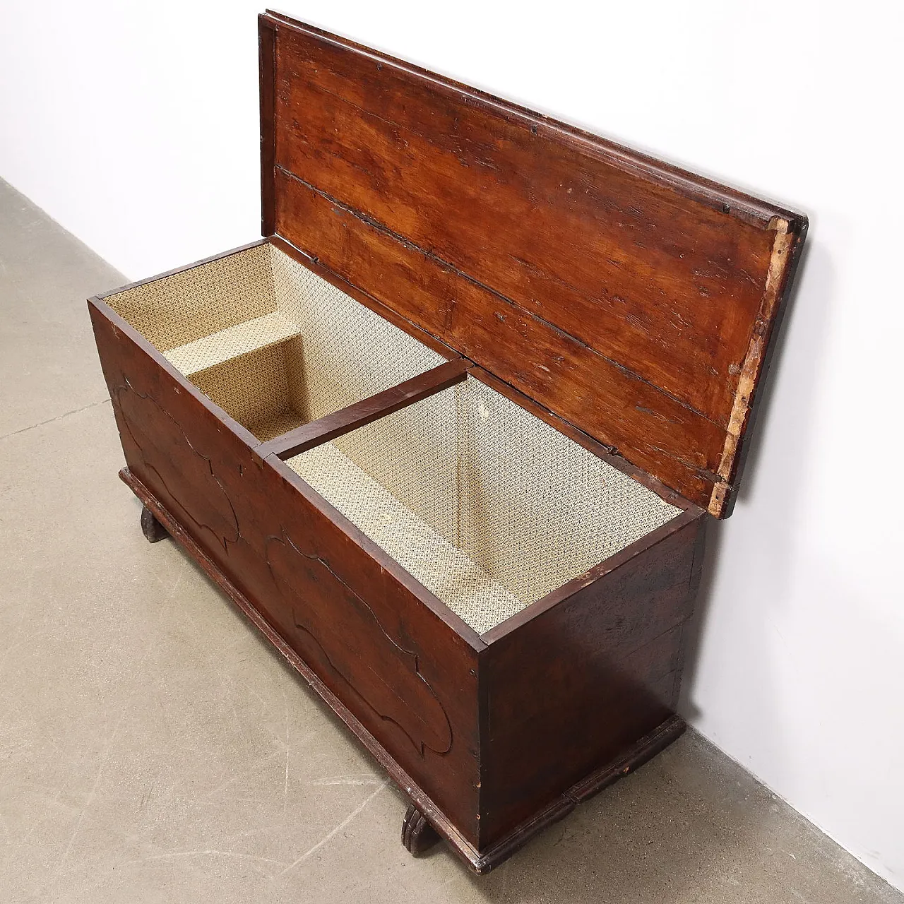 Cassapanca in noce, '700 3