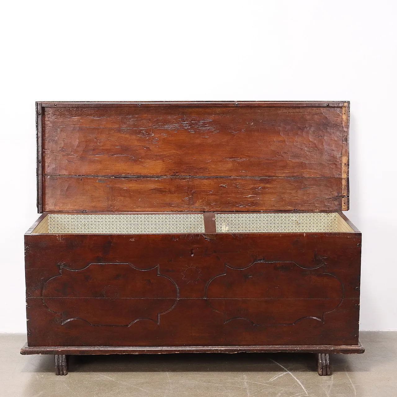 Cassapanca in noce, '700 4