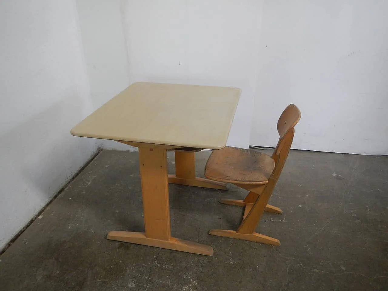 Banchetto da scuola con sedia 1960 1