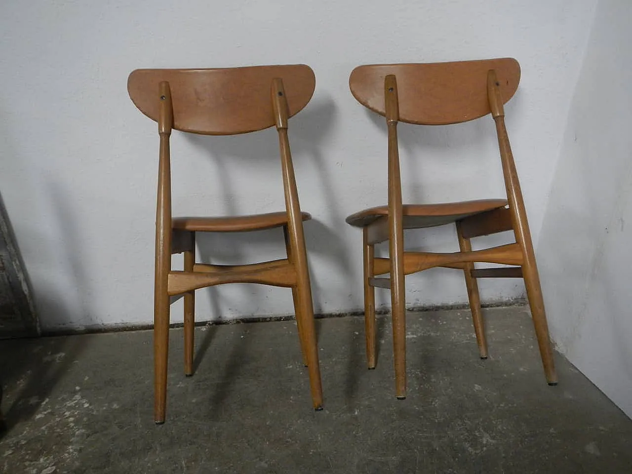 Pair in beech chairs and imitation leather1950 4