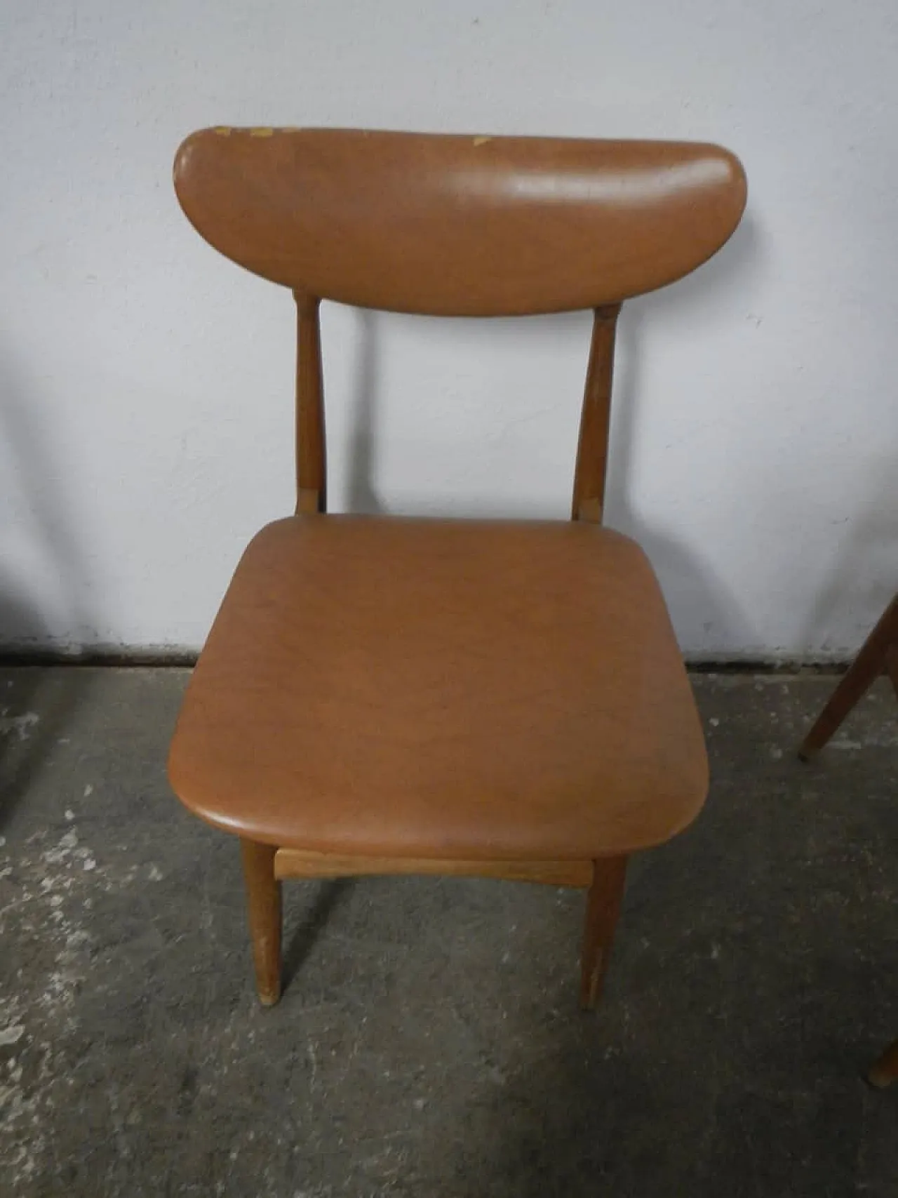Pair in beech chairs and imitation leather1950 6