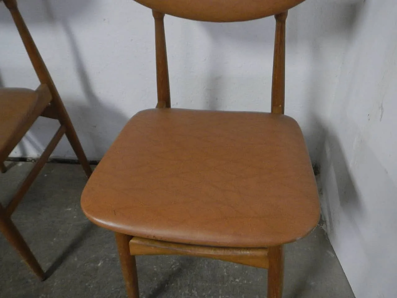 Pair in beech chairs and imitation leather1950 8