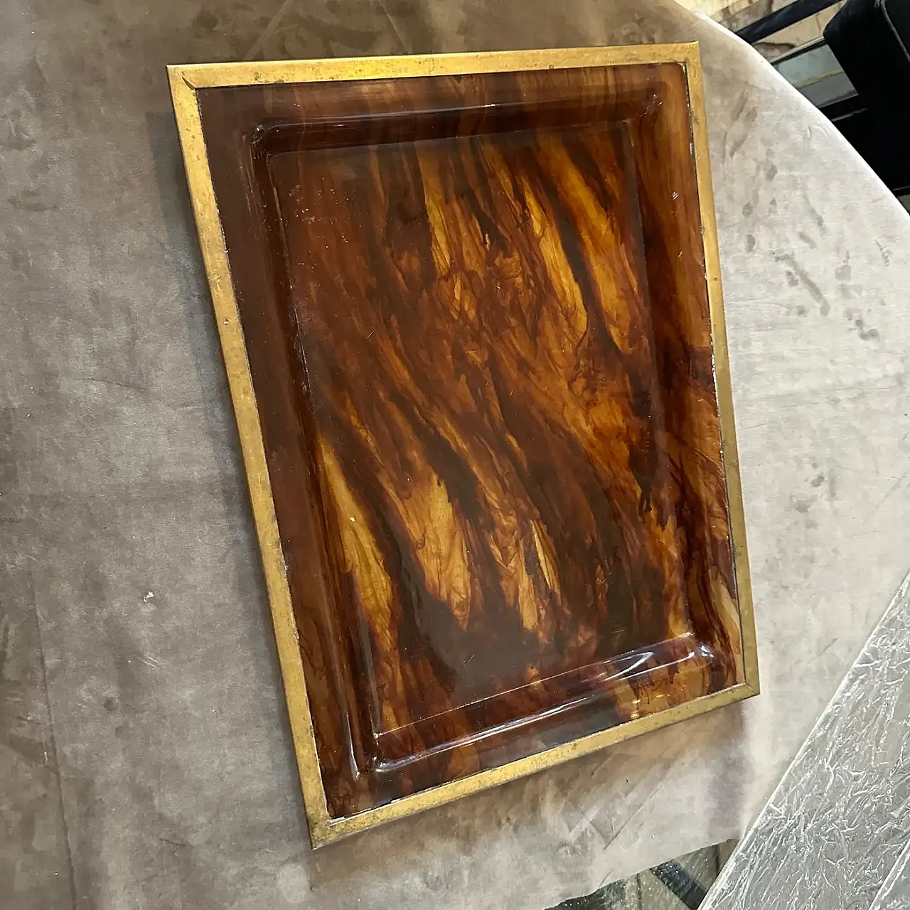 Vassoio in finta tartaruga di Ulderico Cavinato, anni '80 3