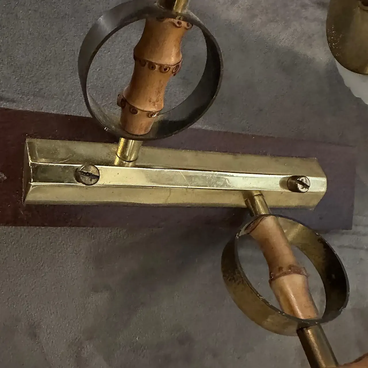 Coppia di lampade da parete in ottone, bambù e vetro, anni '50 5