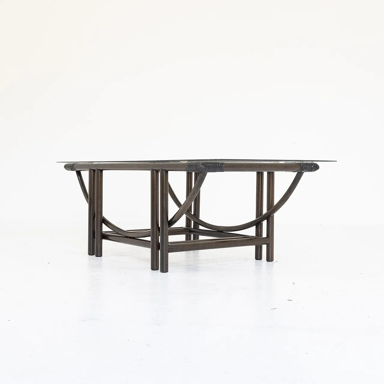 Tavolino da salotto in rattan con piano in vetro, anni ’70 4
